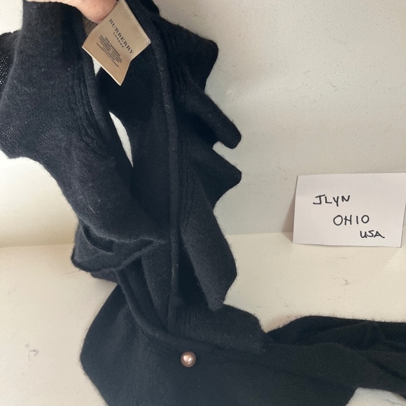 Burberry, cashmere ruffle scarf. - Picture 1 of 4